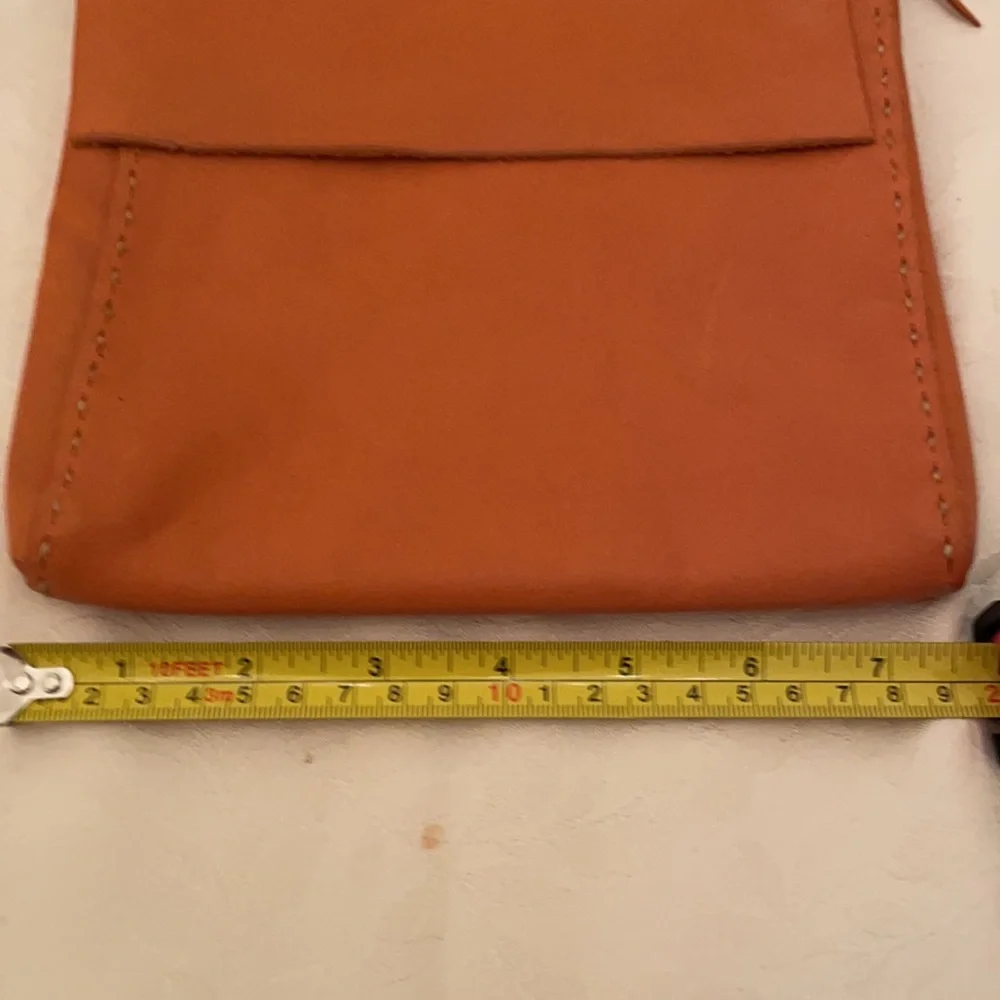 Unique artisan created leather purse (OLCC-AF)